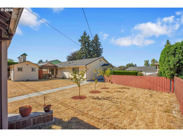 17022 Se SALMON St, Portland, OR 97035