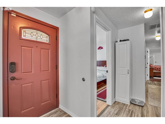 17022 Se SALMON St, Portland, OR 97035