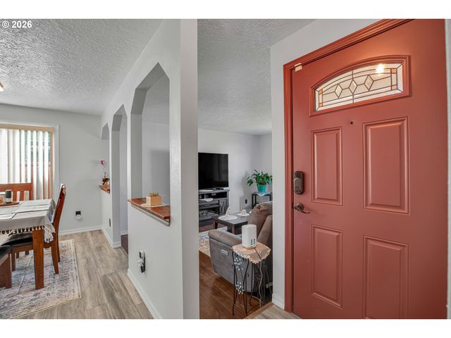 17022 Se SALMON St, Portland, OR 97035