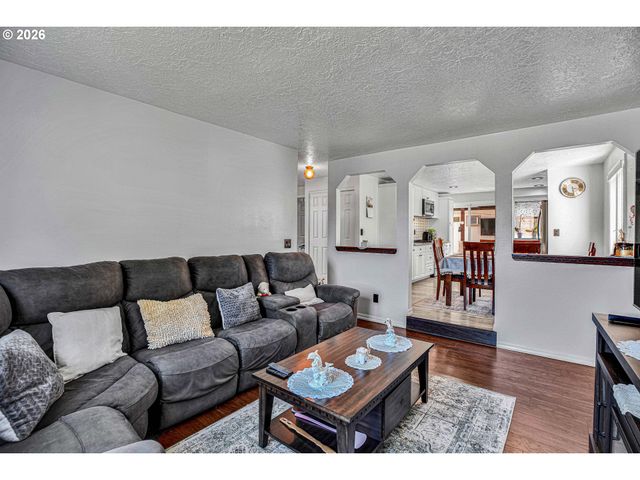 17022 Se SALMON St, Portland, OR 97035