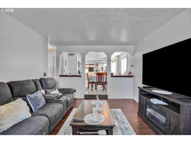 17022 Se SALMON St, Portland, OR 97035