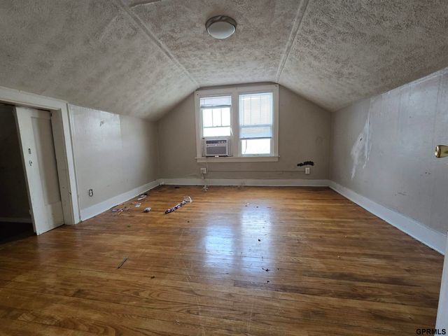 4204 Pacific Street, Omaha, NE 68105