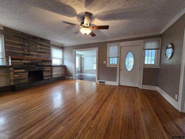 4204 Pacific Street, Omaha, NE 68105