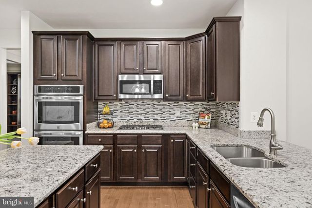 345 LONG MEADOW DR, Fredericksburg, VA 22406