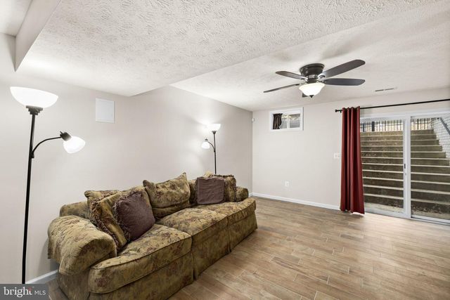 345 LONG MEADOW DR, Fredericksburg, VA 22406