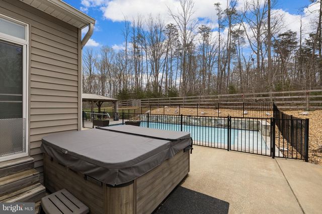 345 LONG MEADOW DR, Fredericksburg, VA 22406