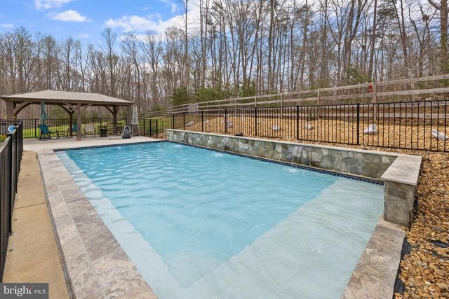 345 LONG MEADOW DR, Fredericksburg, VA 22406