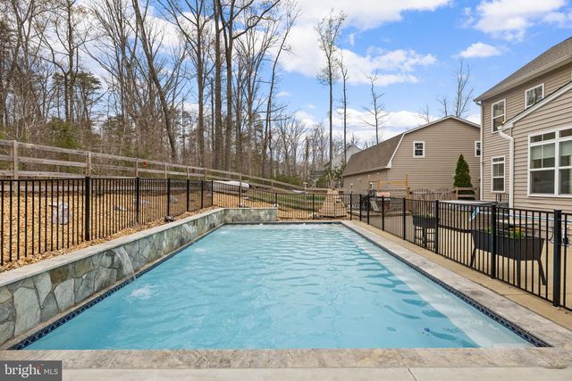345 LONG MEADOW DR, Fredericksburg, VA 22406
