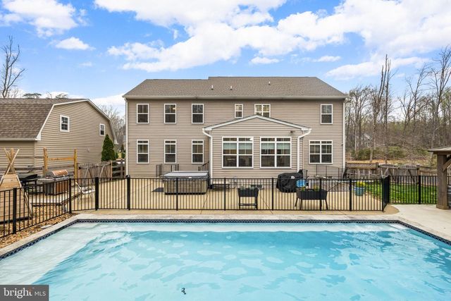 345 LONG MEADOW DR, Fredericksburg, VA 22406