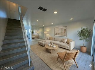 19142 Haynes Street 4, Reseda (los Angeles), CA 91335