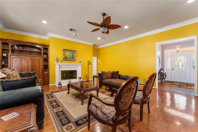 201 Cobblestone Lane, Crawford, TX 76638