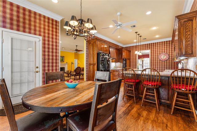 201 Cobblestone Lane, Crawford, TX 76638