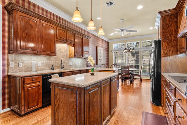 201 Cobblestone Lane, Crawford, TX 76638