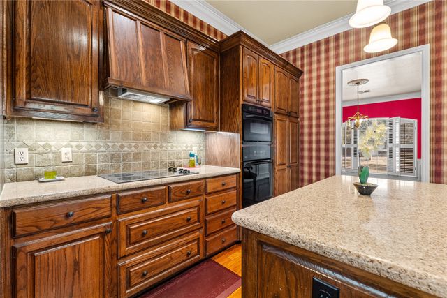 201 Cobblestone Lane, Crawford, TX 76638