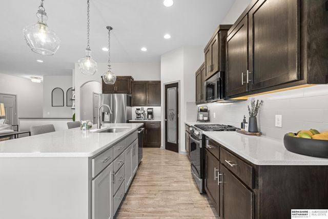 21805 H Street, Elkhorn, NE 68022