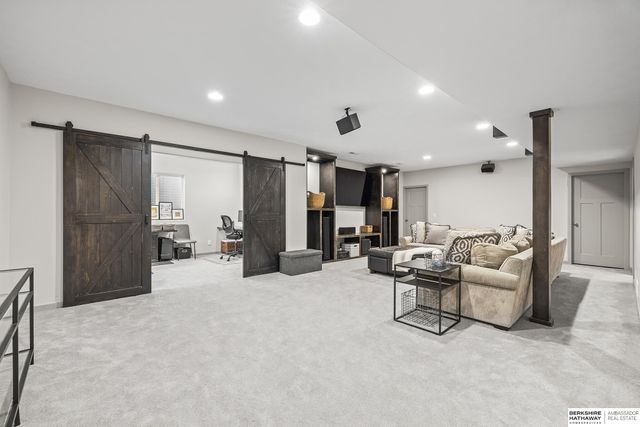 21805 H Street, Elkhorn, NE 68022