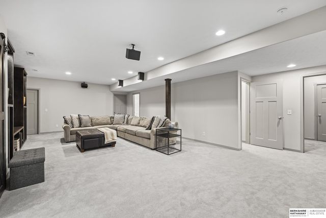 21805 H Street, Elkhorn, NE 68022