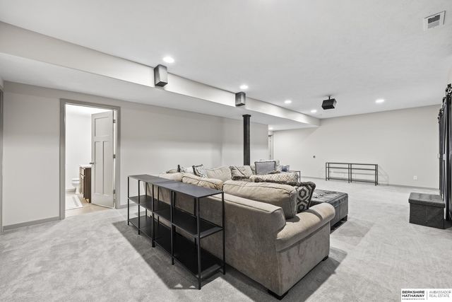 21805 H Street, Elkhorn, NE 68022
