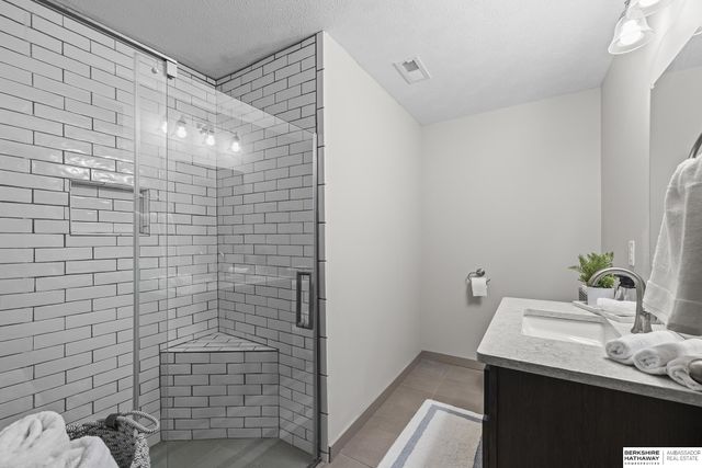 21805 H Street, Elkhorn, NE 68022