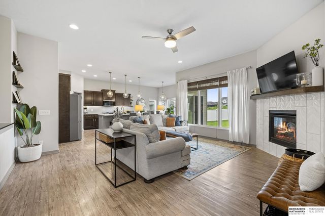21805 H Street, Elkhorn, NE 68022