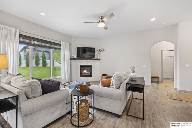 21805 H Street, Elkhorn, NE 68022