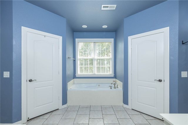 7 Stratfield Lane, Bella Vista, AR 72714