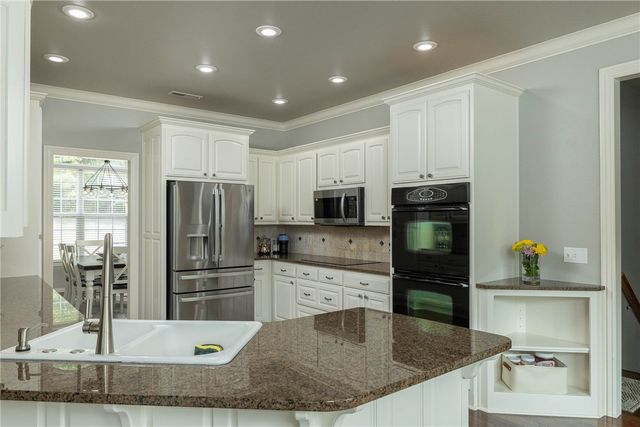 7 Stratfield Lane, Bella Vista, AR 72714