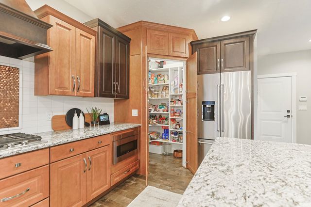 709 W Shore Drive, Osceola, IN 46561