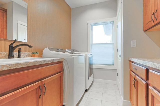 709 W Shore Drive, Osceola, IN 46561