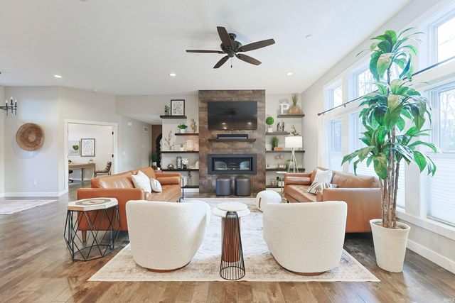 709 W Shore Drive, Osceola, IN 46561