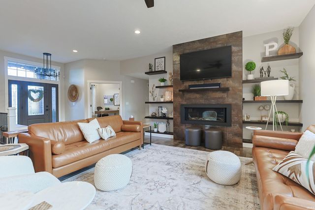 709 W Shore Drive, Osceola, IN 46561