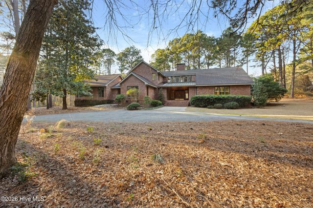 750 Lake Dornoch Drive, Pinehurst, NC 28374