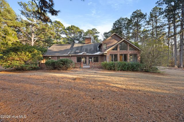 750 Lake Dornoch Drive, Pinehurst, NC 28374