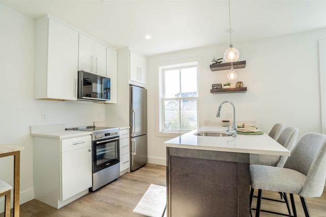 238 Deer St Unit 205, Portsmouth, NH 03801