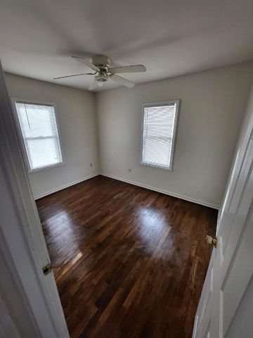 1216 E Hemphill Road, Burton, MI 48529