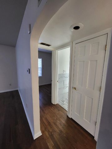 1216 E Hemphill Road, Burton, MI 48529