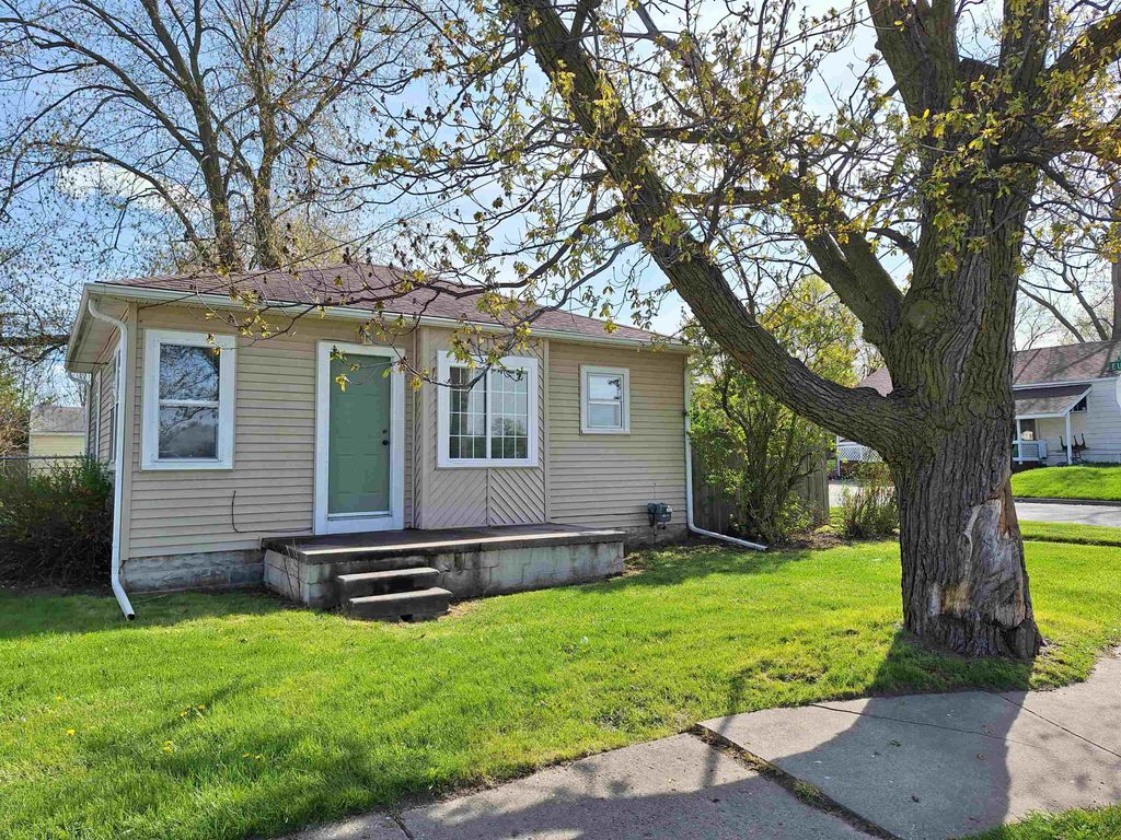 1216 E Hemphill Road, Burton, MI 48529