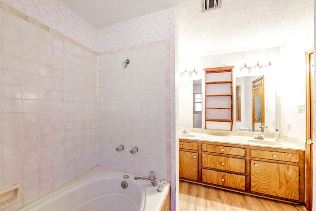 109 Victoria Dr, Houma, LA 70360