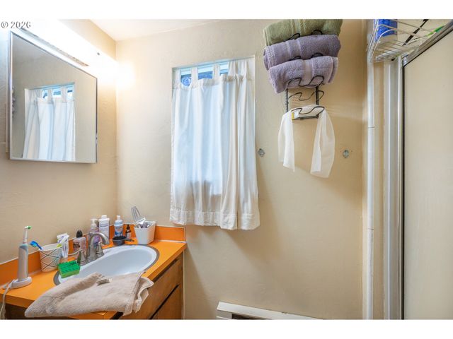 3781 KINCAID St, Eugene, OR 97405
