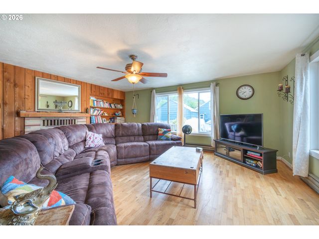3781 KINCAID St, Eugene, OR 97405
