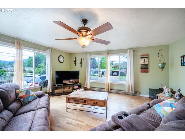 3781 KINCAID St, Eugene, OR 97405