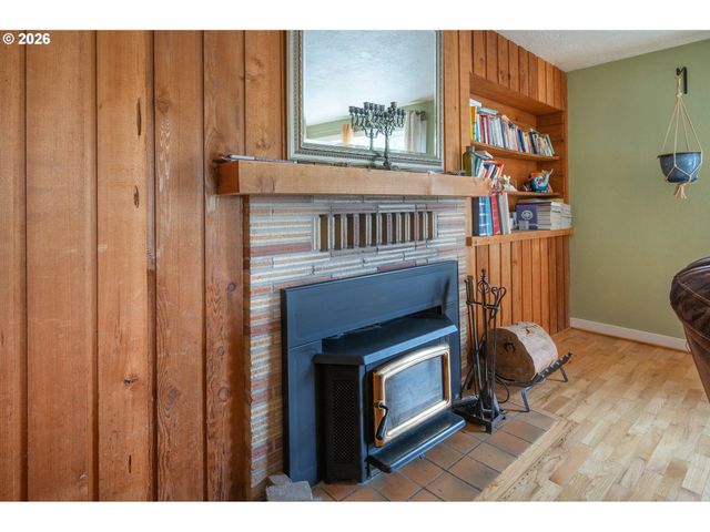 3781 KINCAID St, Eugene, OR 97405