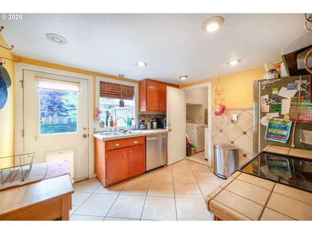 3781 KINCAID St, Eugene, OR 97405