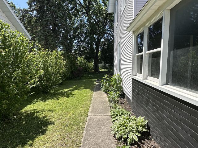 32 W Main Avenue, Zeeland, MI 49464