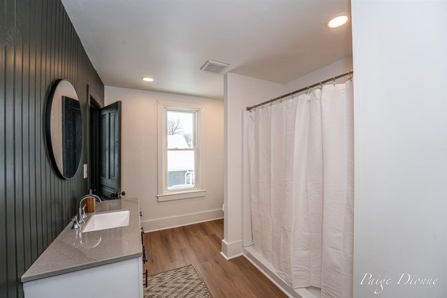 32 W Main Avenue, Zeeland, MI 49464