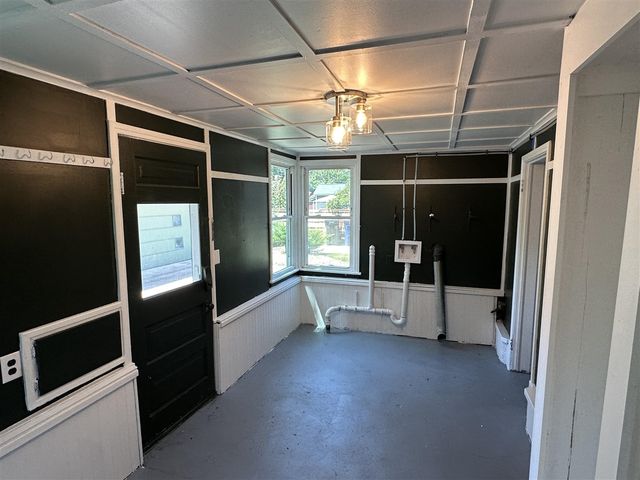 32 W Main Avenue, Zeeland, MI 49464