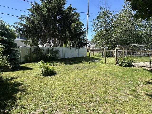 32 W Main Avenue, Zeeland, MI 49464