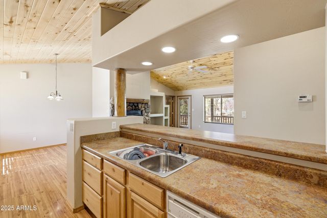 2348 S BUFFALO Loop, Overgaard, AZ 85933