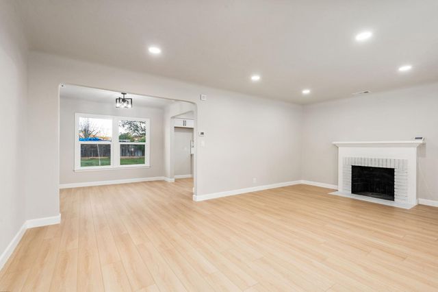 1115 E Cornell Avenue, Fresno, CA 93704