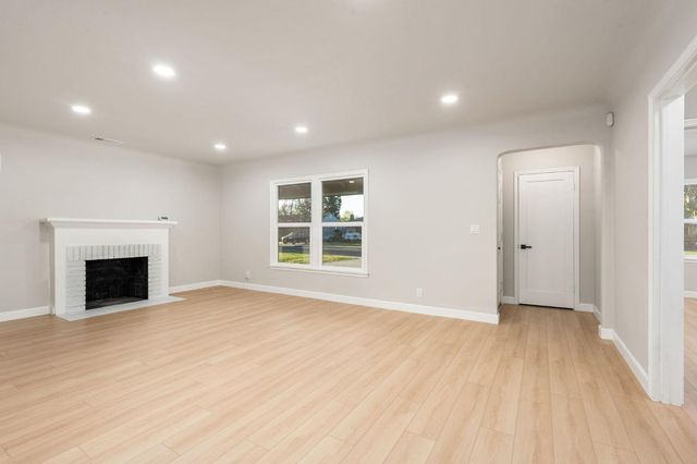 1115 E Cornell Avenue, Fresno, CA 93704